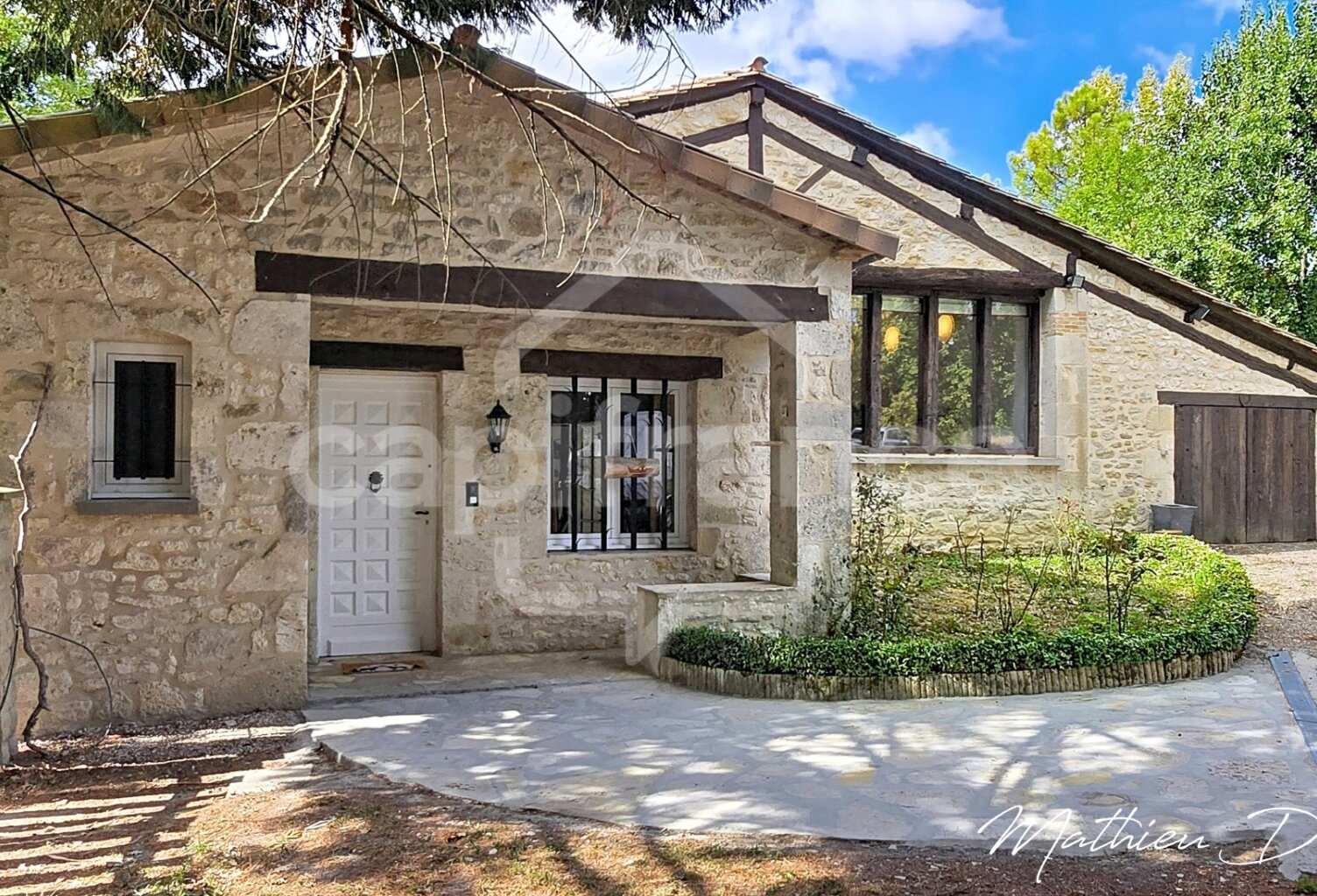 PROPRIÉTÉ DE CARACTÈRE – 3,35 HA DE NATURE, PISCINE ET GÎTE RÉNOVÉ — photo 1