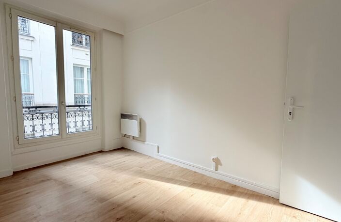 2 pièces PARIS 11 rue Camille Crespin du Gast — photo 3