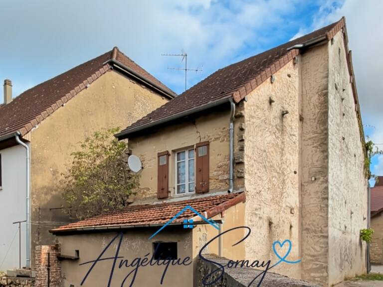 CESANCEY — Maison à rénover avec balcon, combles aménageables — photo 1