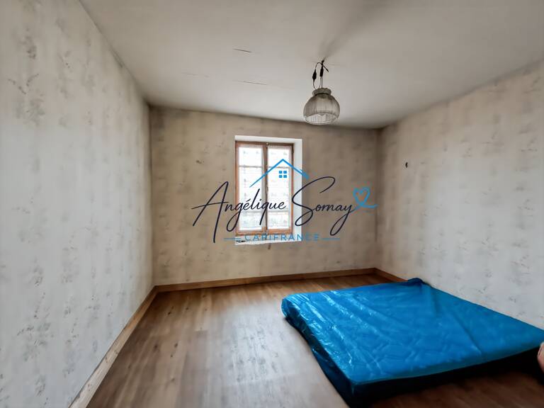 CESANCEY — Maison à rénover avec balcon, combles aménageables — photo 1