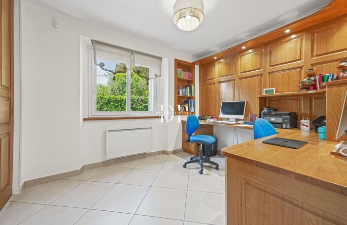 Annemasse, Maison de 287 m2 à vendre 7 pièces  (74) Terrain de 1700 m2 — photo 3