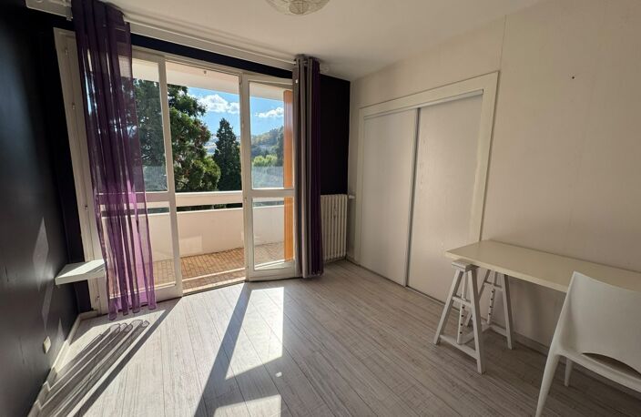 NOUVEAUTÉ À SAINT-ÉTIENNE Un appartement lumineux, une belle vue dégagée — photo 2