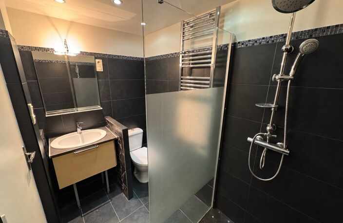 NOUVEAUTÉ À SAINT-ÉTIENNE Un appartement lumineux, une belle vue dégagée — photo 5