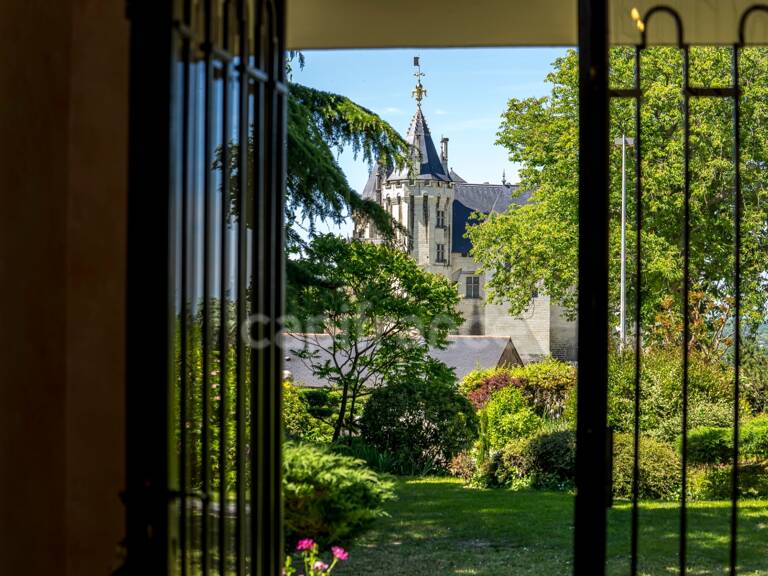 Propriete d'exception à vendre à SAUMUR (49400)  Panorama d'exception sur le château et la Loire - 328m² - 2278m²-piscine — photo 1