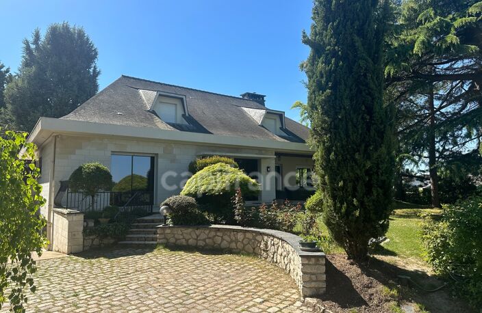 Propriete d'exception à vendre à SAUMUR (49400)  Panorama d'exception sur le château et la Loire - 328m² - 2278m²-piscine — photo 2