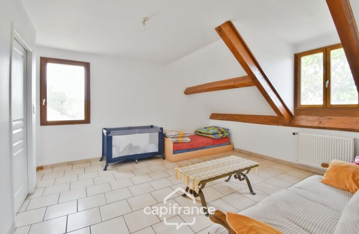Maison familiale 5 chambres, sous-sol complet et terrain arboré de 3 000 m² à SAILLENARD (71) — photo 3