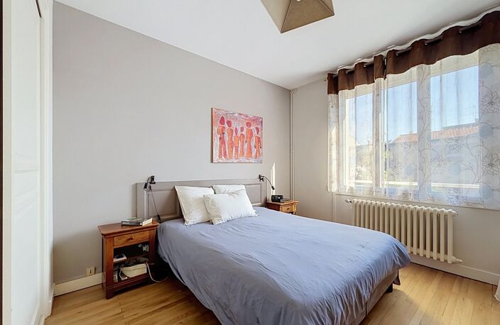 TOURS – QUARTIER FEBVOTTE | MAISON FAMILIALE DE 155 M² – 5 CHAMBRES – JARDIN SANS VIS-À-VIS – AUCUN TRAVAUX — photo 4
