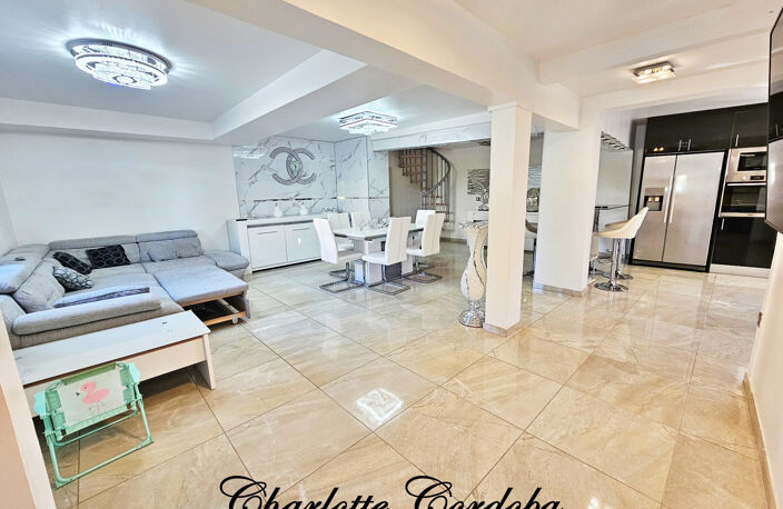 Maison familiale de 131 m² avec 4 chambres, véranda et grand garage à AYET — photo 2
