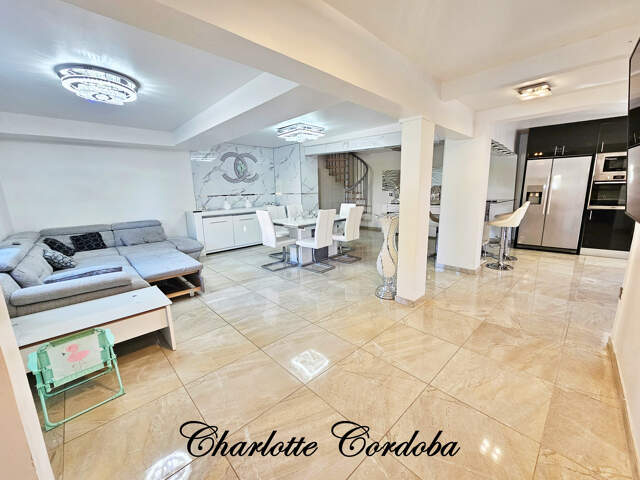 Maison familiale de 131 m² avec 4 chambres, véranda et grand garage à AYET — photo du bien
