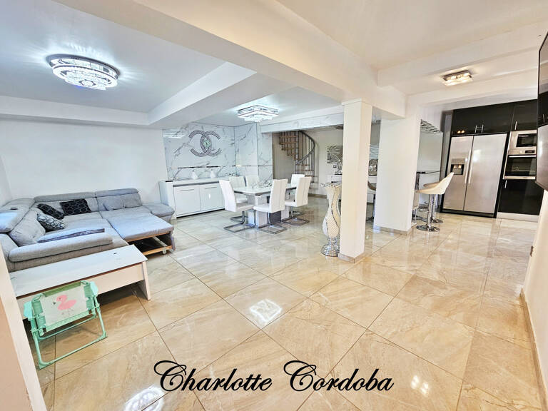 Maison familiale de 131 m² avec 4 chambres, véranda et grand garage à AYET — photo 1