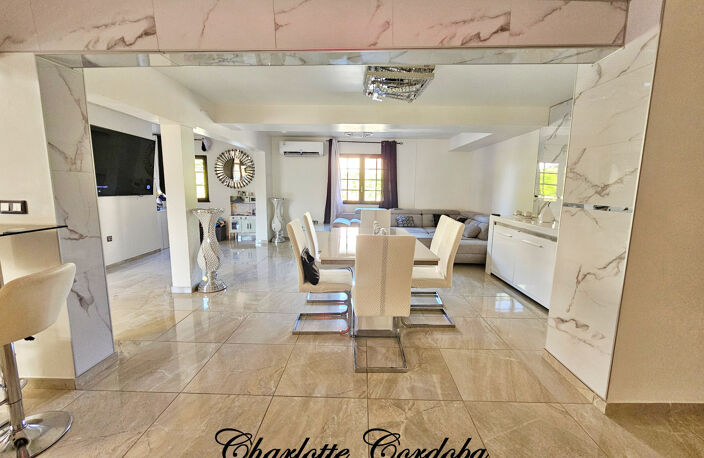 Maison familiale de 131 m² avec 4 chambres, véranda et grand garage à AYET — photo 3