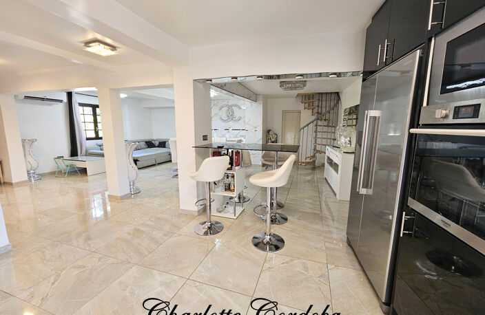 Maison familiale de 131 m² avec 4 chambres, véranda et grand garage à AYET — photo 5