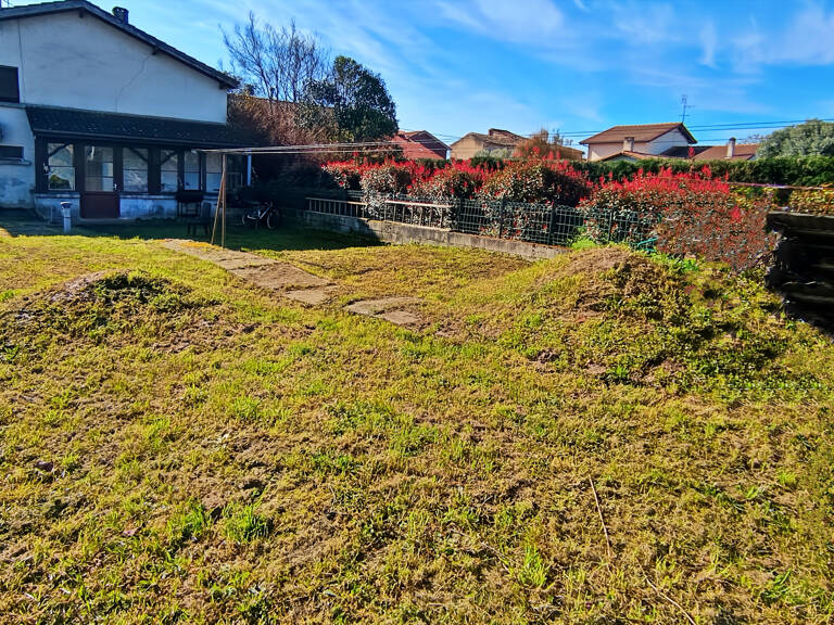 Maison familiale de 131 m² avec 4 chambres, véranda et grand garage à AYET — photo 1