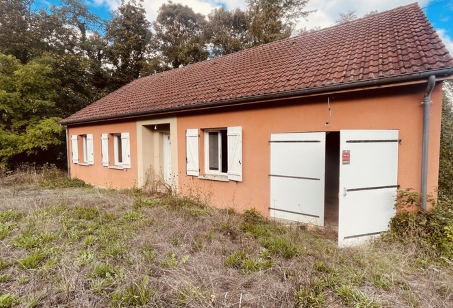PAVILLON DE PLAIN-PIED 3 CHAMBRES DOUBLE SEJOUR ET JARDIN LA CHARITE SUR LOIRE (58) proche NEVERS — photo 1