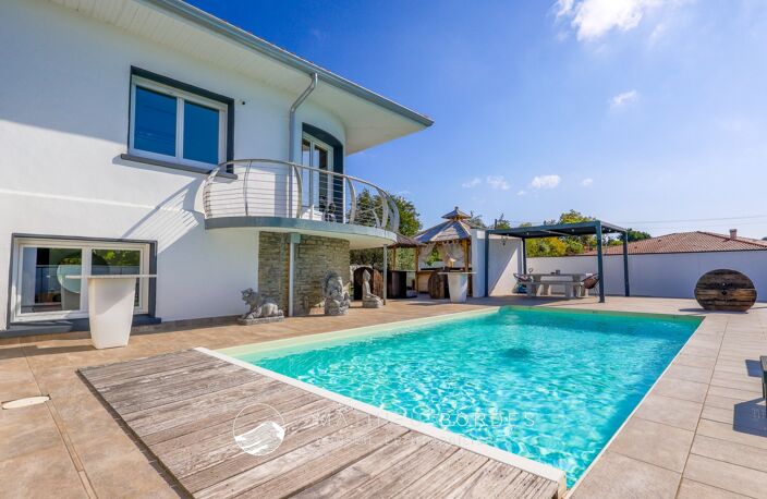 Maison contemporaine de 216m2 avec piscine, spa, et T3 indépendant — photo 2