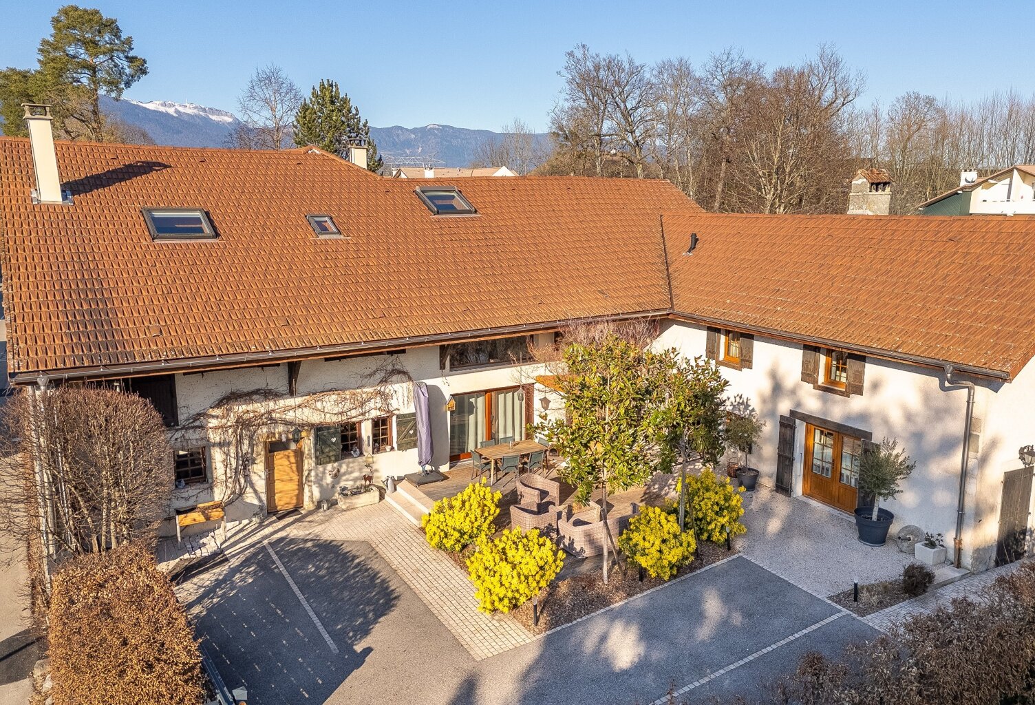 A VENDRE - Propriété rénovée avec maison, gîte et grange - PREVESSIN MOENS — photo 1