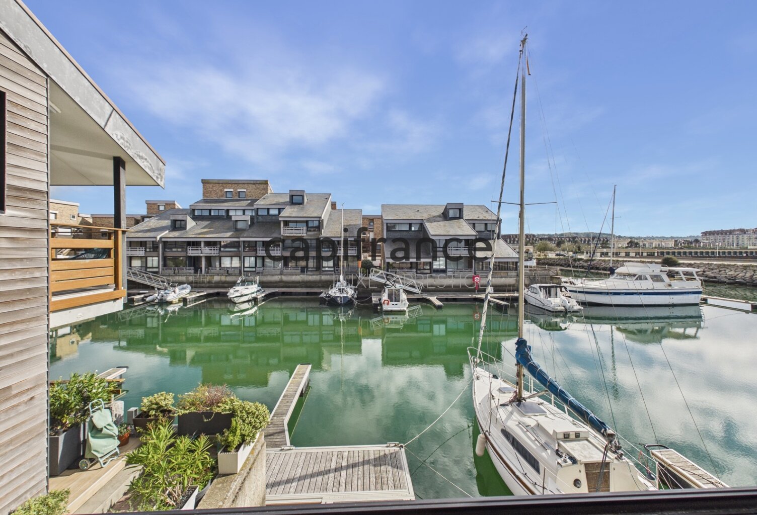 DEAUVILLE – PORT DEAUVILLE | DEUX-PIÈCES RÉNOVÉ AVEC VUE SUR LES BATEAUX — photo 1