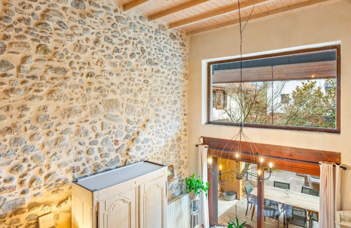 A VENDRE - Charmante ferme rénovée avec grange - PREVESSIN MOENS — photo 2