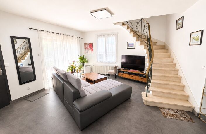 Maison à vendre 6 pièces SAINTES (17) — photo 2