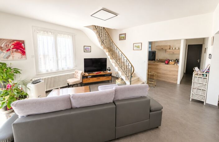 Maison à vendre 6 pièces SAINTES (17) — photo 3