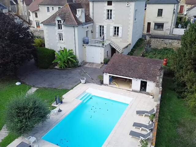 SUPERBE DEMEURE EN PIERRE DE 250 M² – CHARME, VOLUMES ET PISCINE CHAUFFÉE -10min Châtellerault nord — photo du bien