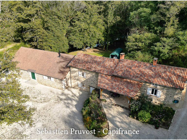 Dordogne (24) Propriété P7 proche de SAINT MARTIN DE FRESSENGEAS (24), terrain 36000m2, rivière, 225m2 habitables — photo 1