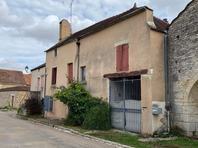 Charmante maison au cœur d’un village touristique NOYERS (89) 2 chambres- Dépendances- Jardin — photo du bien