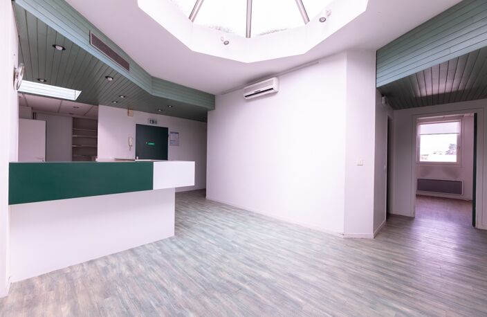 PAU (64) - Place de Verdun - À VENDRE - Appartement ou bureaux de 235m2 — photo 2