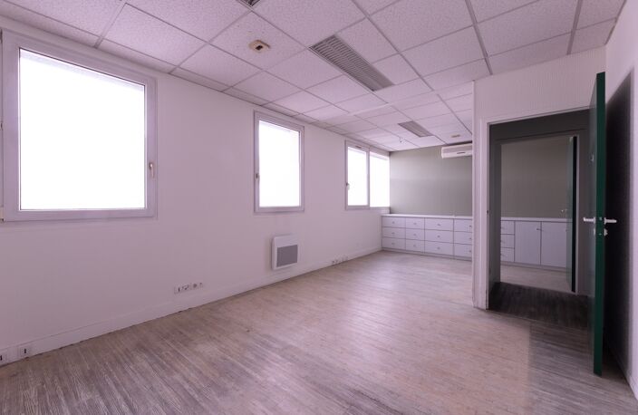 PAU (64) - Place de Verdun - À VENDRE - Appartement ou bureaux de 235m2 — photo 4
