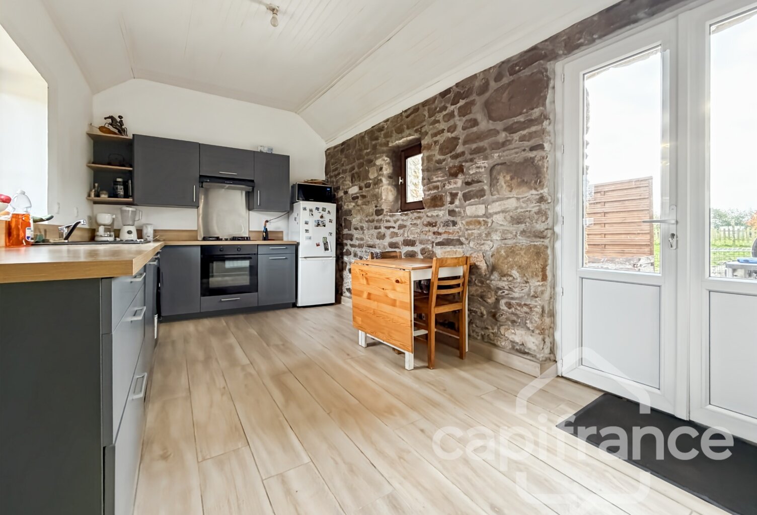Plouguerneau – 29880 -  Maison en pierre de 73 m² - trois chambres -  terrain de 1 880 m² — photo 1