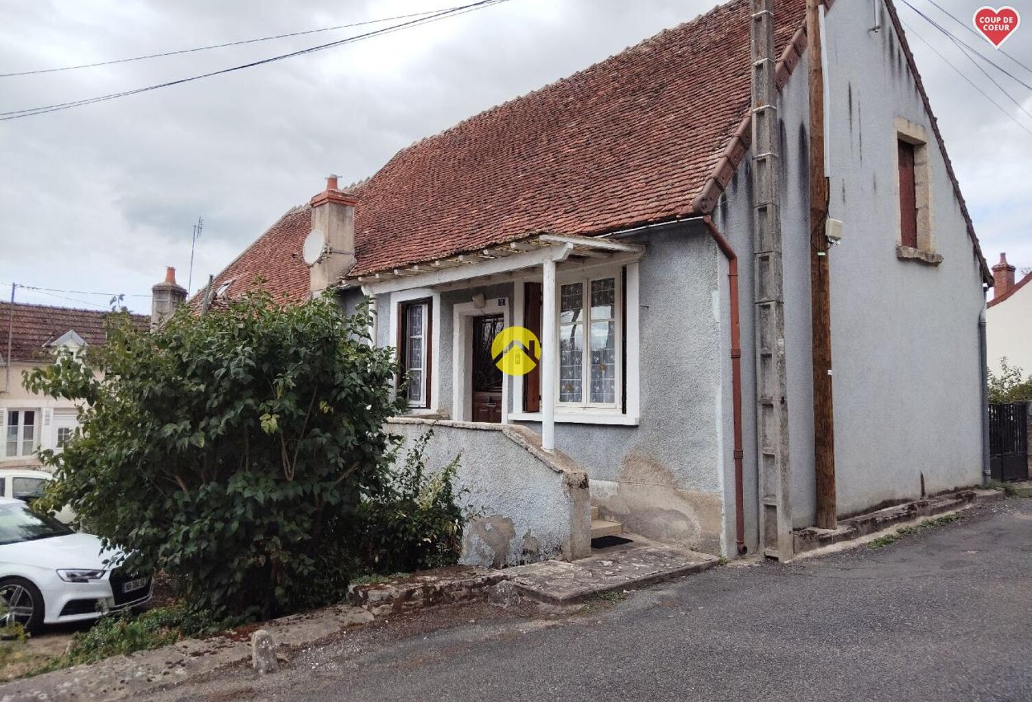 Jolie maison village avec commerces — photo 1