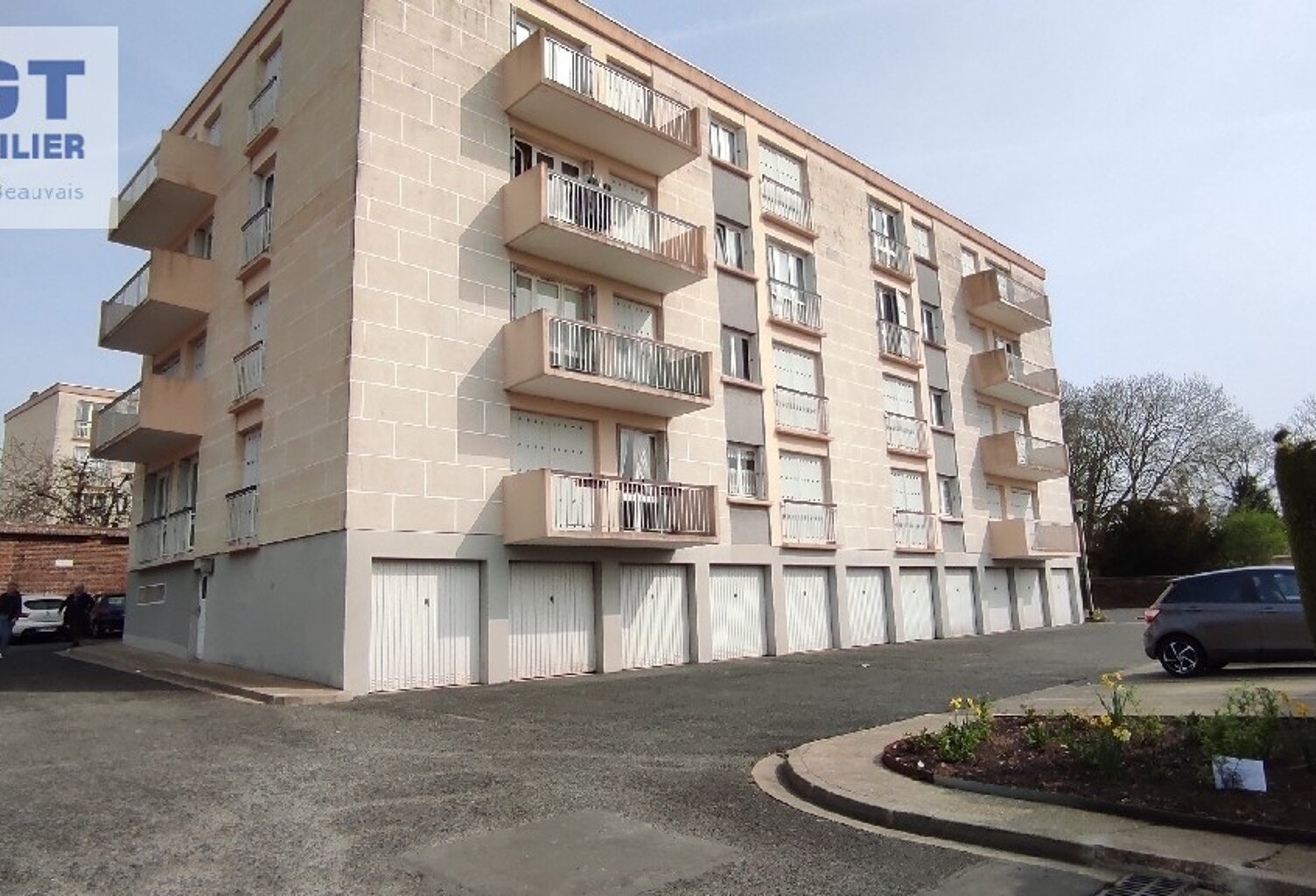 BEAUVAIS — photo 1