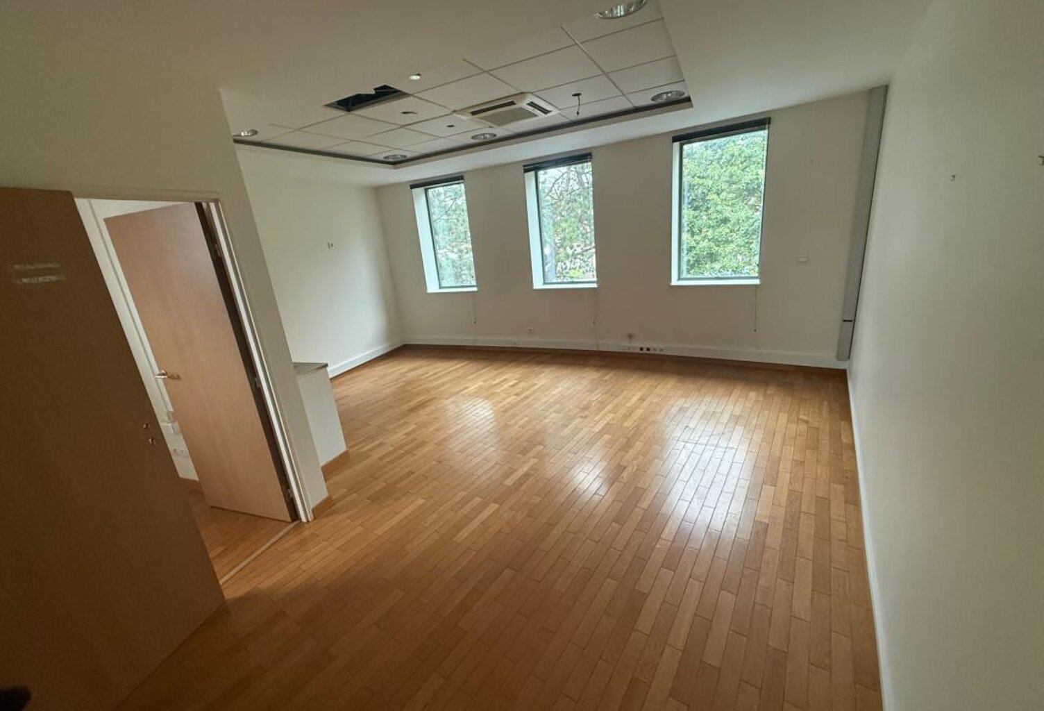 BÂTIMENT DE 1200 m² – IDÉAL INVESTISSEURS — photo 1