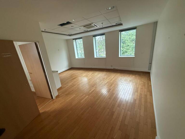 BÂTIMENT DE 1200 m² – IDÉAL INVESTISSEURS — photo 1