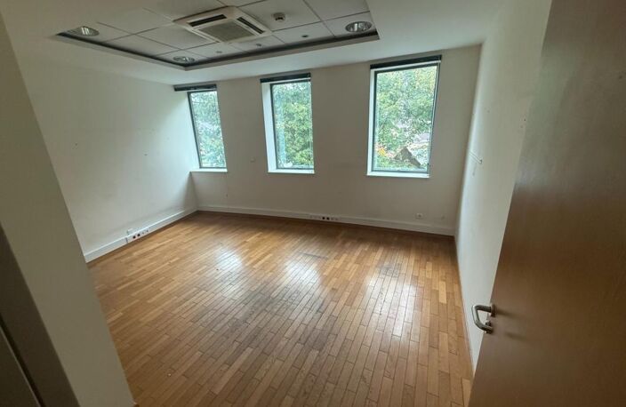BÂTIMENT DE 1200 m² – IDÉAL INVESTISSEURS — photo 2