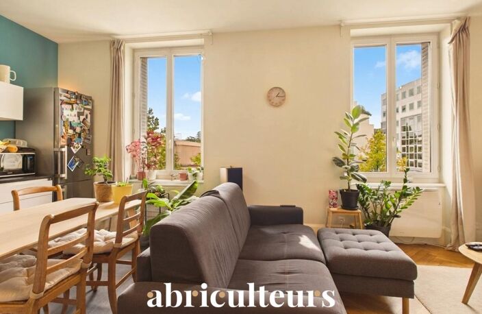 Appartement traversant lumineux en vente à Monplaisir — photo 2