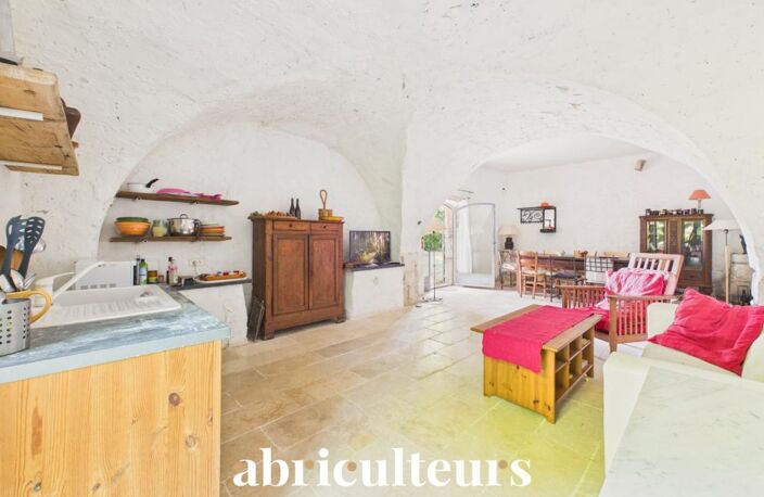 Mas provençal de 310 m² avec piscine et parc de 7 880 m² à Orgon (13660) - PNR des Alpilles — photo 3