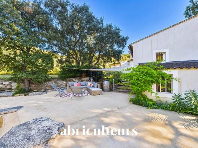 Villa d'architecte rénovée de 155 m² à vendre au pied du Luberon à Cheval-Blanc (84460) — photo du bien