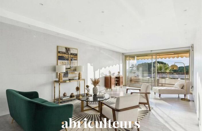 Élégant appartement rénové - 4 Pièces - Terrasse - 84m² - Vue mer panoramique - Juan-les-Pins — photo 2