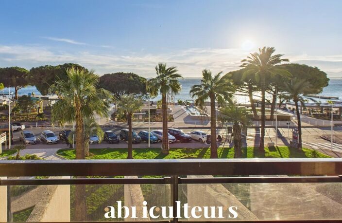 Élégant appartement rénové - 4 Pièces - Terrasse - 84m² - Vue mer panoramique - Juan-les-Pins — photo 3