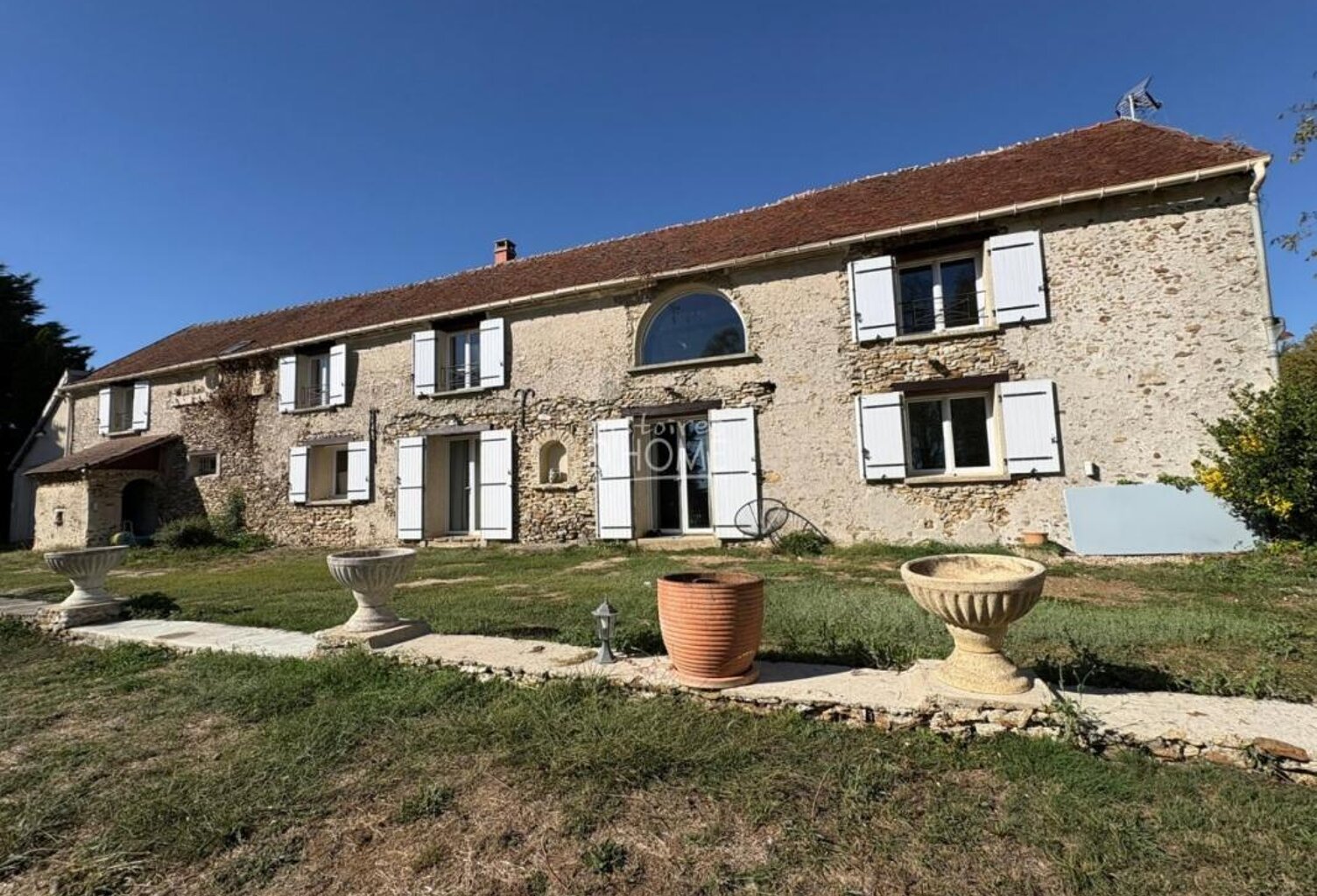 À quelques kilomètres de La Ferté-Gaucher – Maison familiale de 250 m² — photo 1