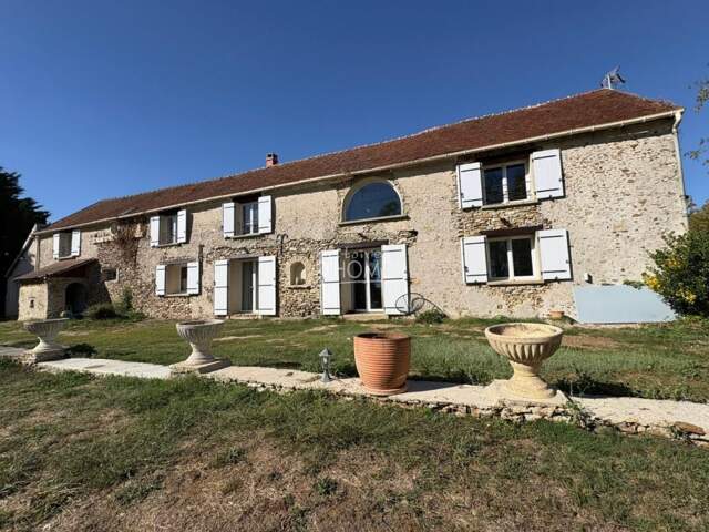 À quelques kilomètres de La Ferté-Gaucher – Maison familiale de 250 m² — photo du bien