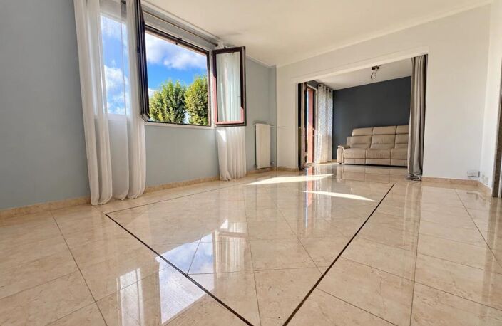 LES CLAYES -  BALCON AVEC VUE DEGAGEE — photo 3
