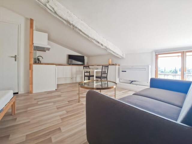 Studio meublé rénové avec vue dégagée et climatisation réversible — photo du bien