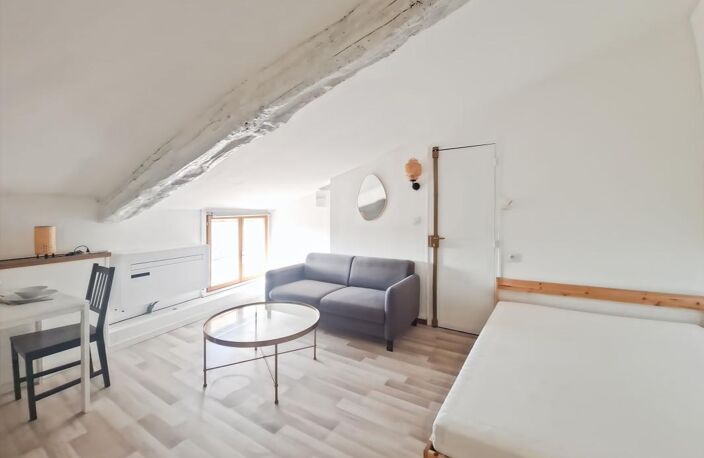 Studio meublé rénové avec vue dégagée et climatisation réversible — photo 5