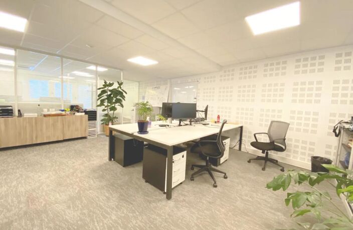 Loyer 307 € HT/M²/an Tout compris par surface. Grande terrasse commune. A Boulogne-Billancourt dans un bel immeuble restructuré, proche métro — photo 2