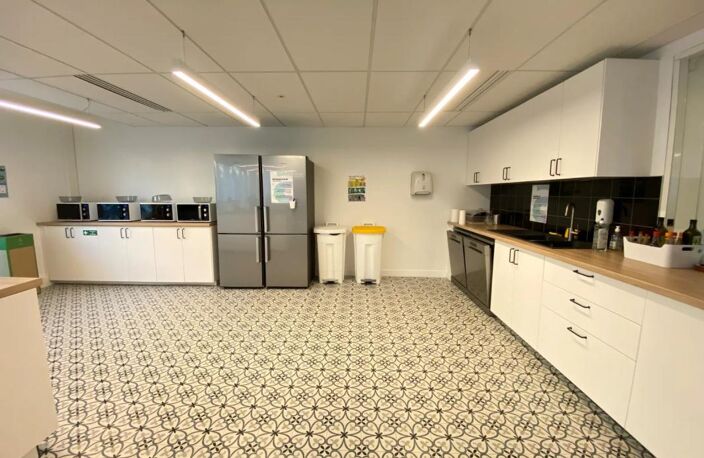 Loyer 307 € HT/M²/an Tout compris par surface. Grande terrasse commune. A Boulogne-Billancourt dans un bel immeuble restructuré, proche métro — photo 5
