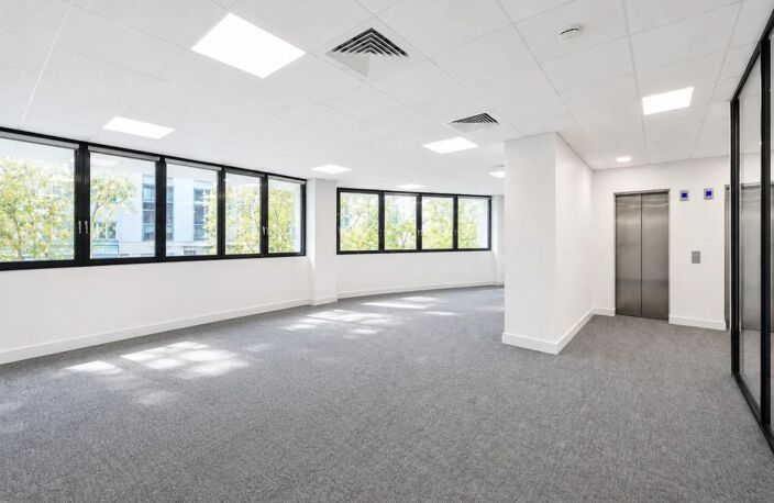 Avenue Victor Hugo. Emplacement idéal au pied du métro et des commerces à BOULOGNE BILLANCOURT. Bureaux à louer de 724 m² — photo 3
