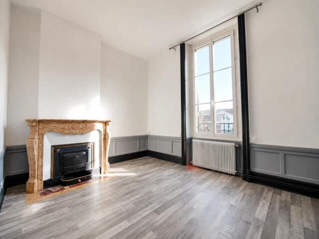 Bel appartement T4 dans l'ancien, rénové, à 100 m de la gare — photo du bien