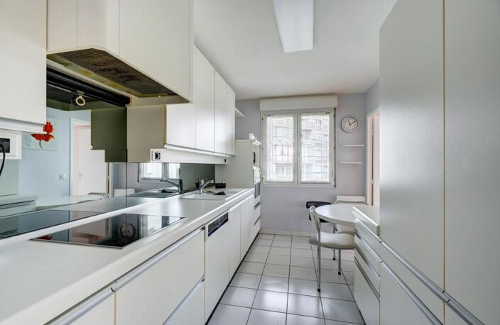 🏡 LYON 8ᵉ – MAISON DE LA DANSE – APPARTEMENT 5 PIÈCES – 107 M² – 2 TERRASSES – GARAGE – CAVE — photo 3